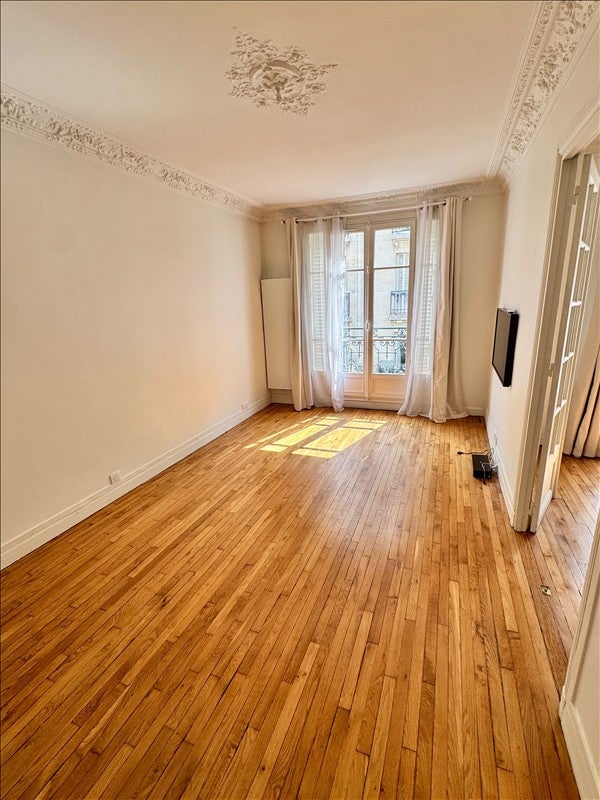 Appartement Rue Lapeyrère à Paris