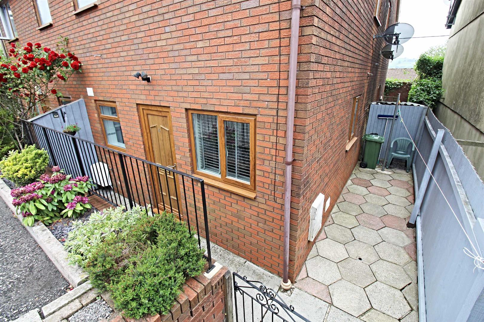House Queens Drive in Llantwit Fardre