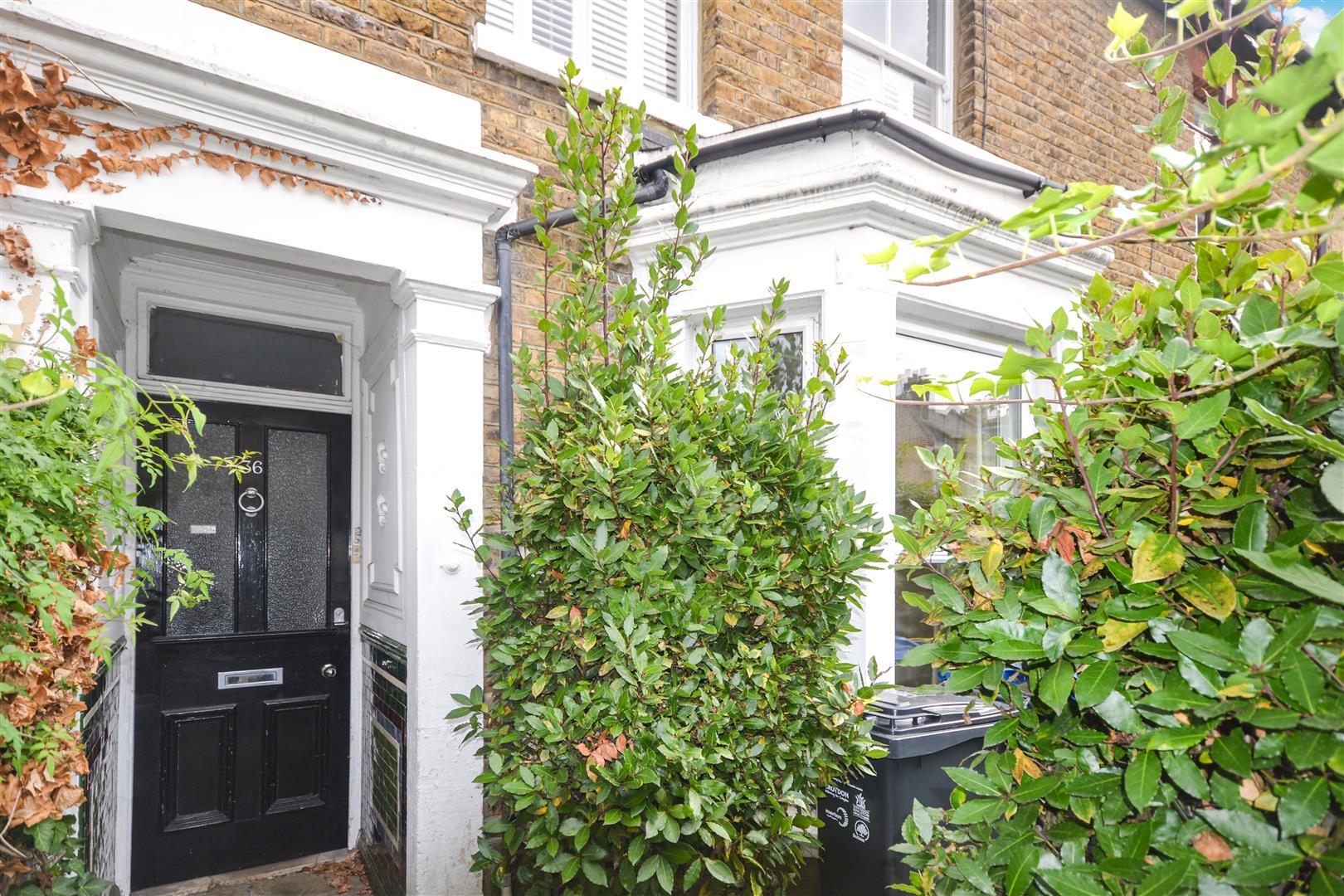 Flat Gladstone Road in Greater London
