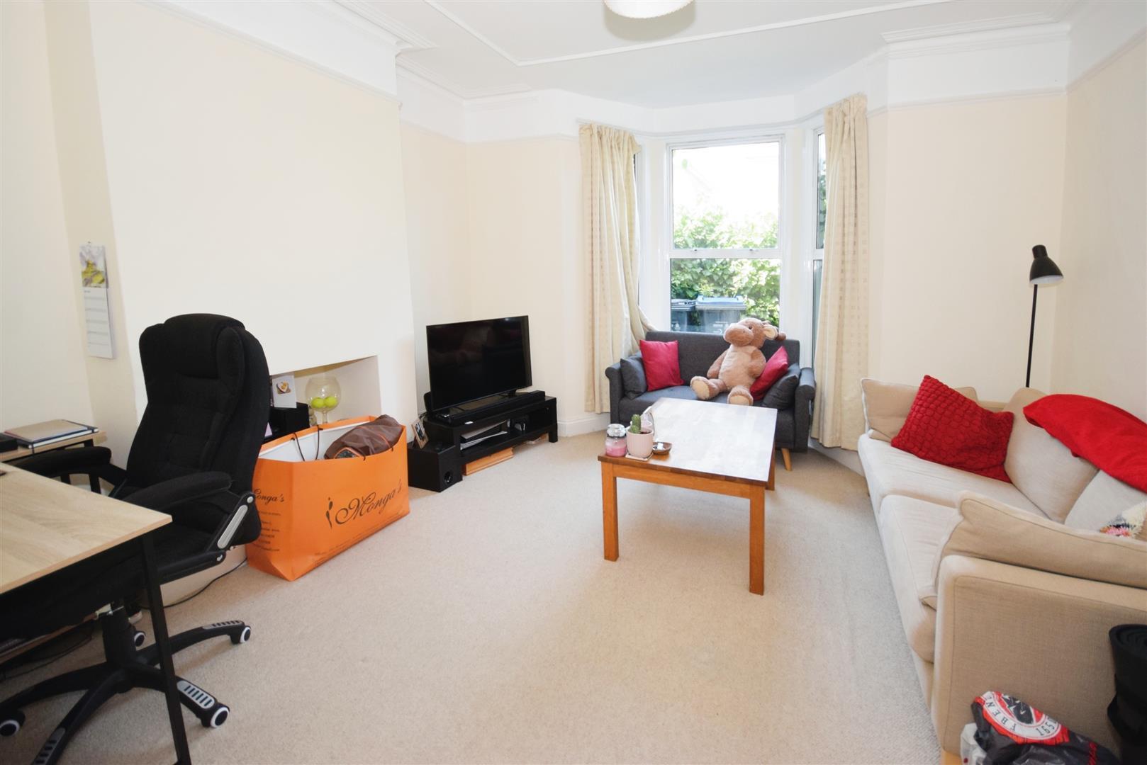 Flat Gladstone Road in Greater London