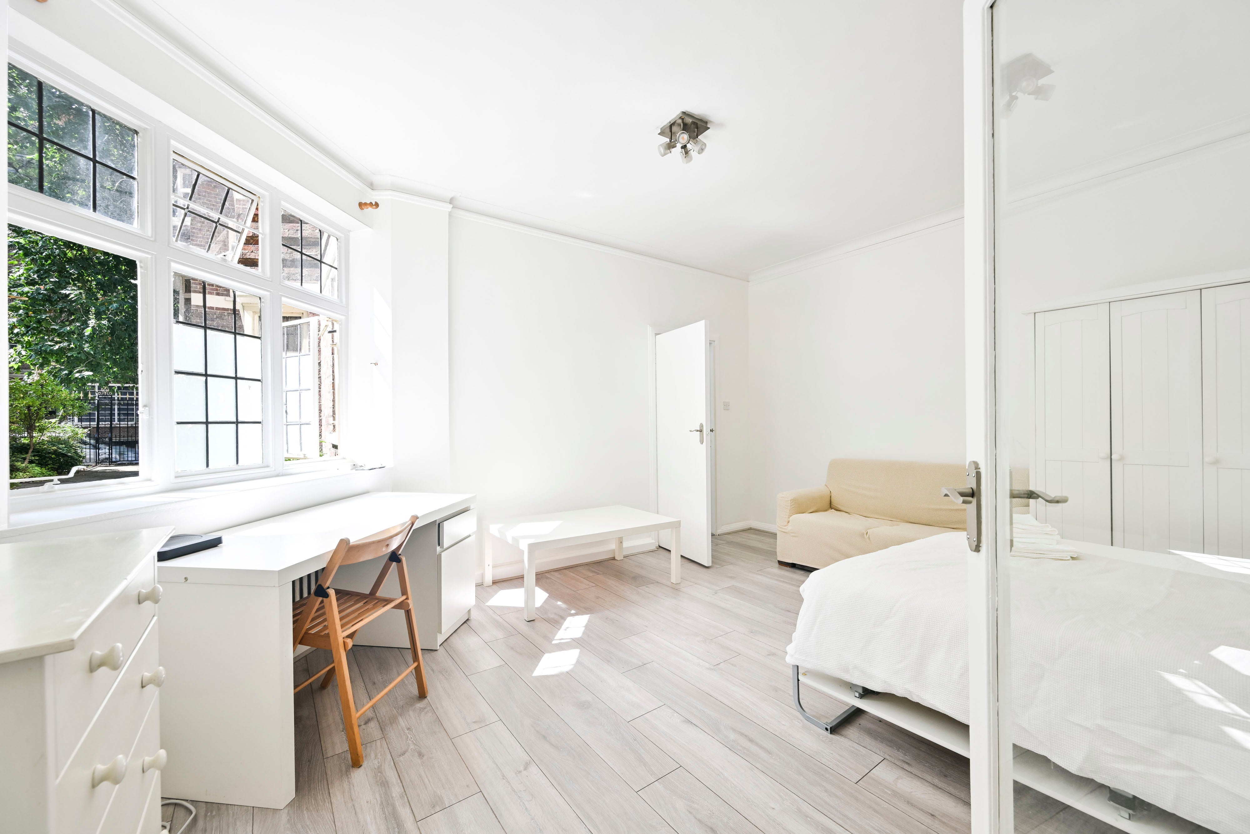Flat Wakefield Mews in Greater London
