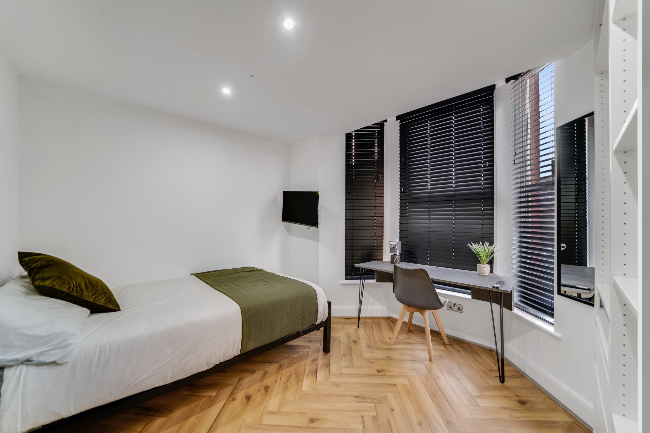 Room Thornycroft Road in Liverpool