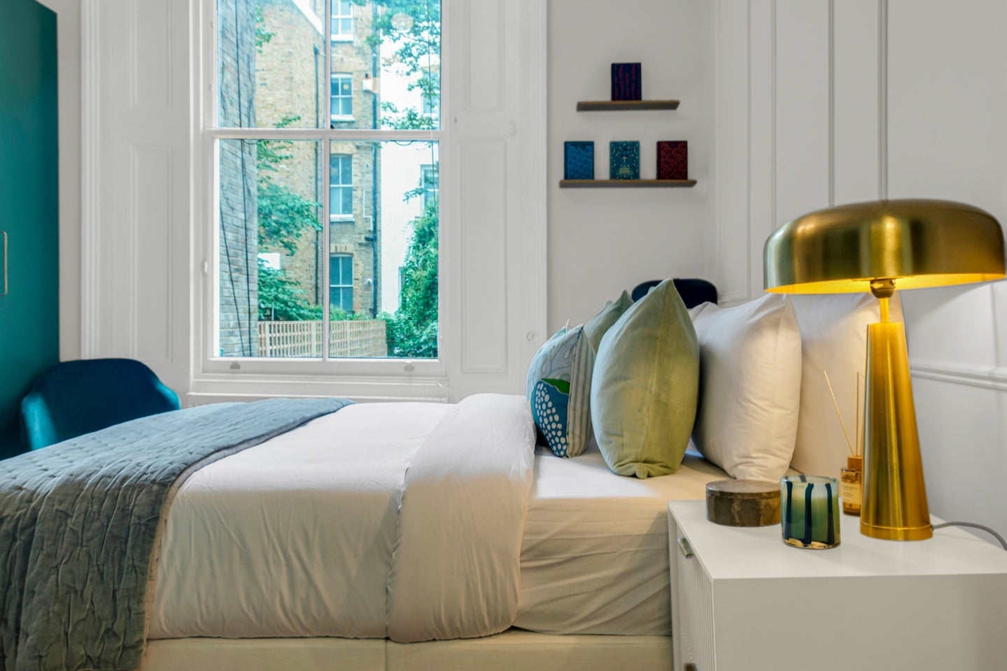 Flat Eardley Crescent in Greater London