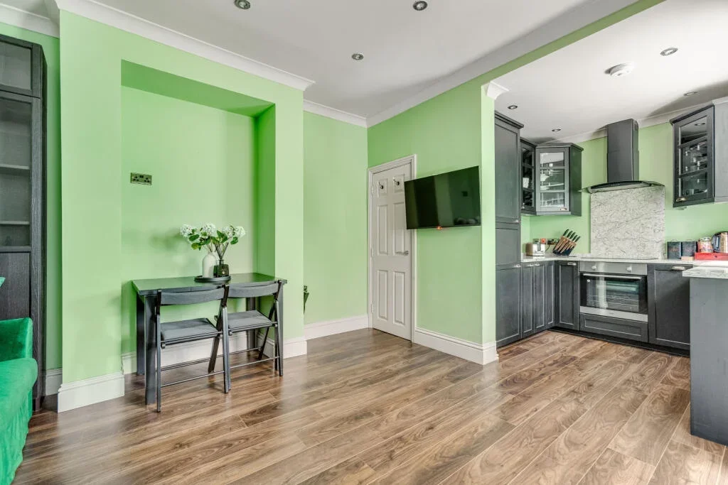 Flat Brighton Terrace in Greater London