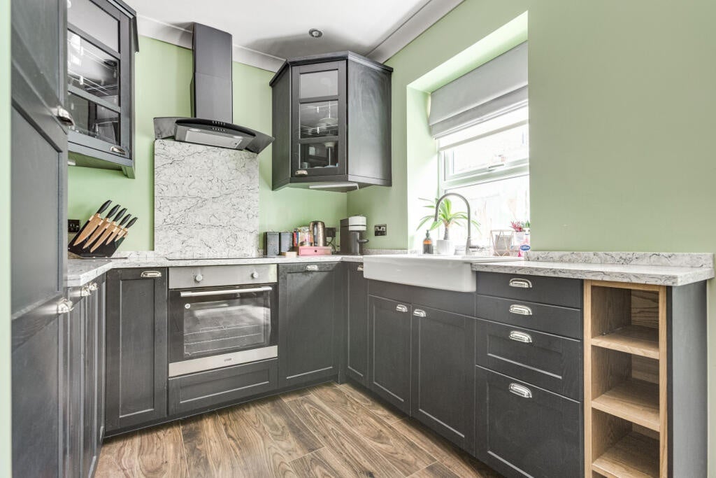 Flat Brighton Terrace in Greater London