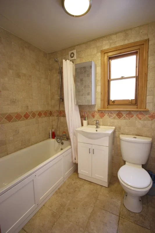 Flat Ashley Crescent in Greater London