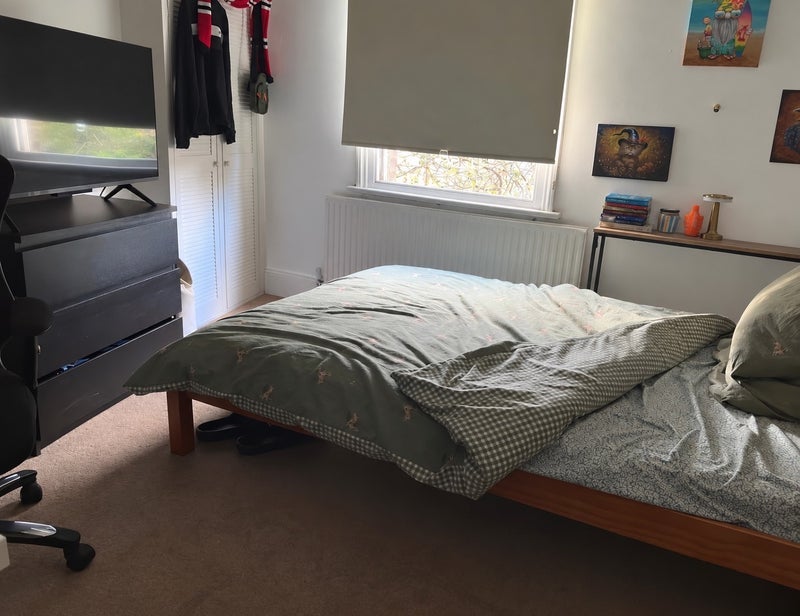 Room St Albans Crescent in Greater London