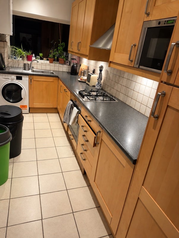 Room St Albans Crescent in Greater London