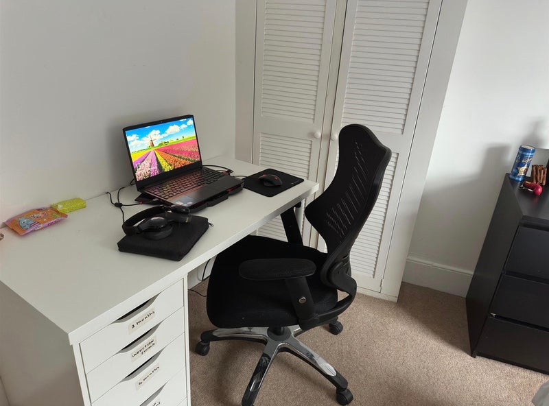 Room St Albans Crescent in Greater London