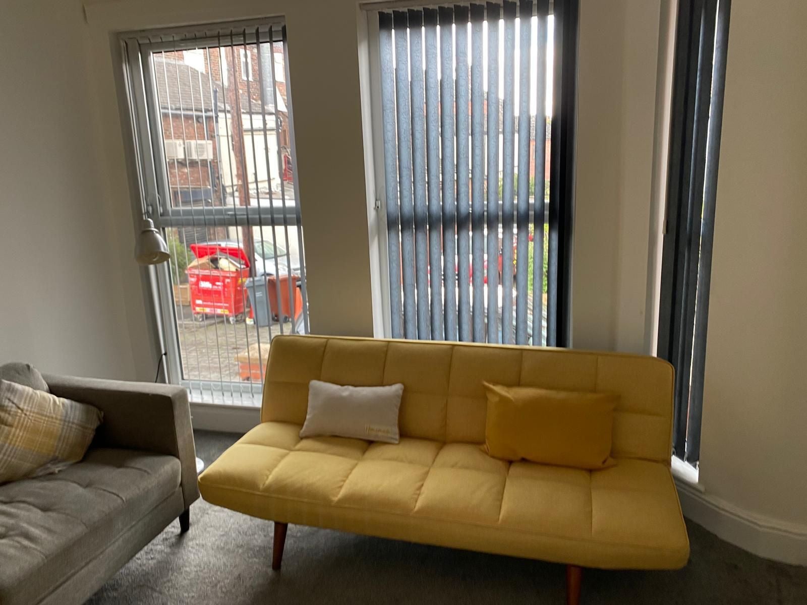 Flat Carrill Grove in Manchester
