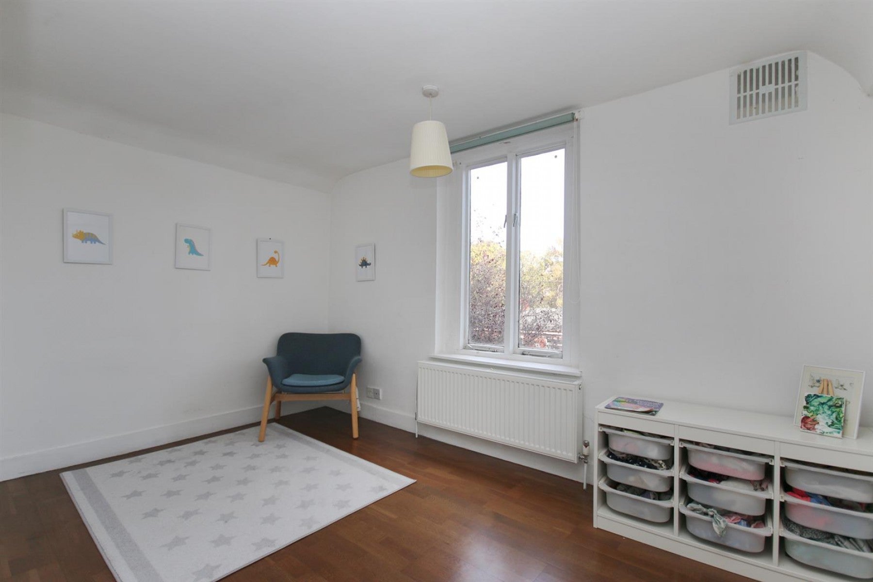 Flat Sotheby Road in Greater London