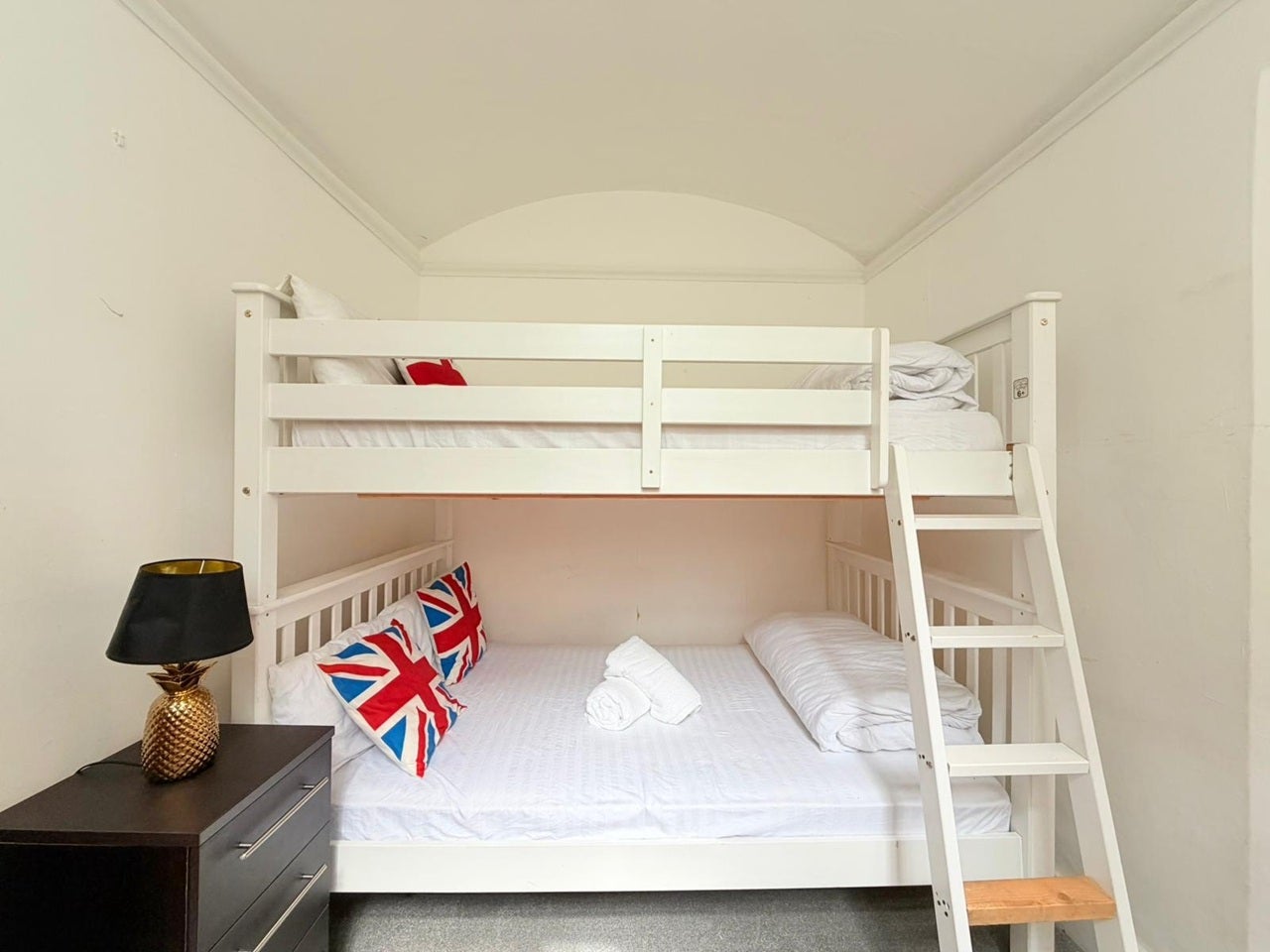 Flat Gunthorpe Street in Greater London