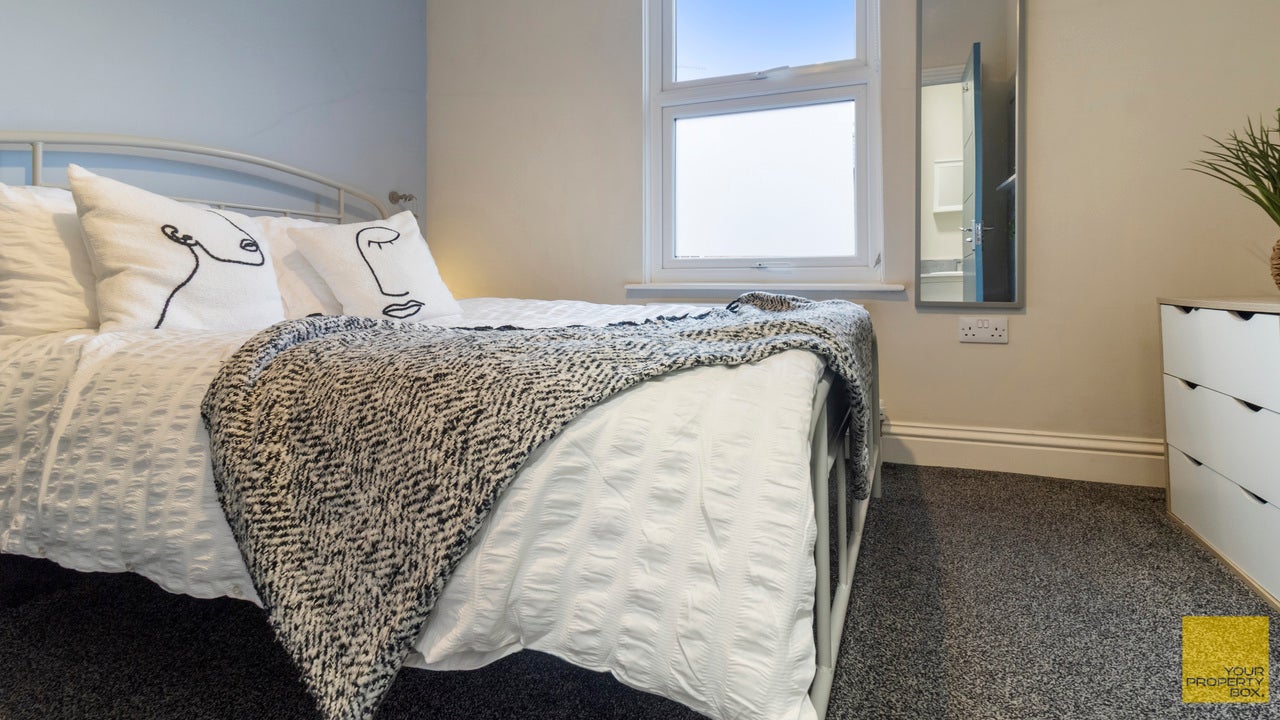 Room Cumberland Street in Worcester