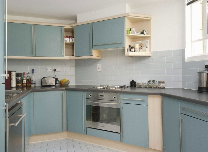 Flat Manor Gardens in Greater London