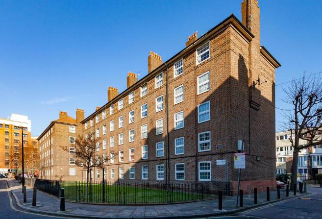 Flat Pott Street in Greater London