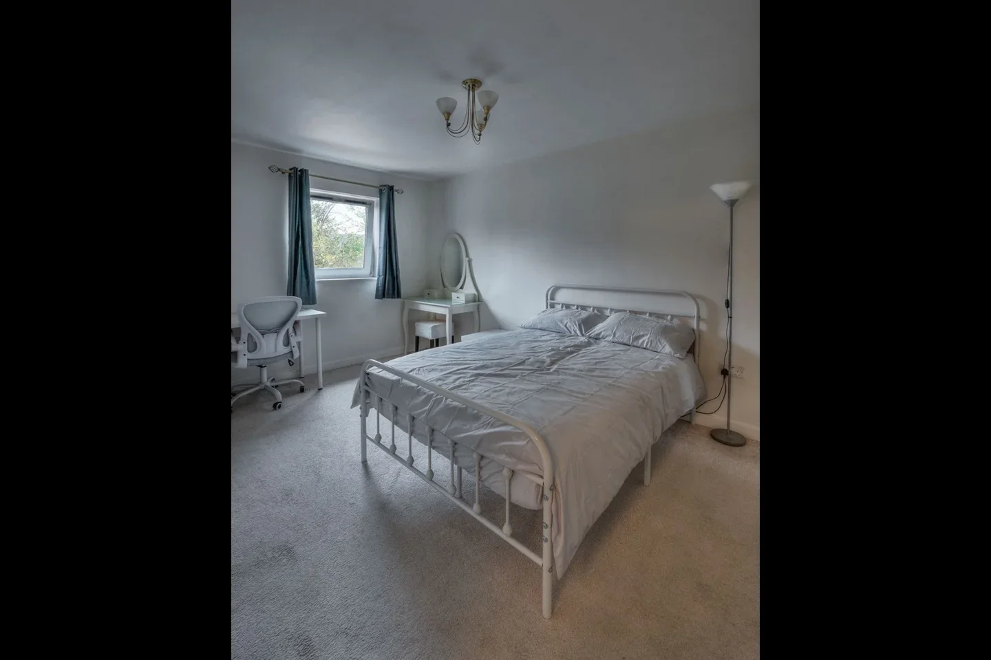 Room Westferry Road in Greater London