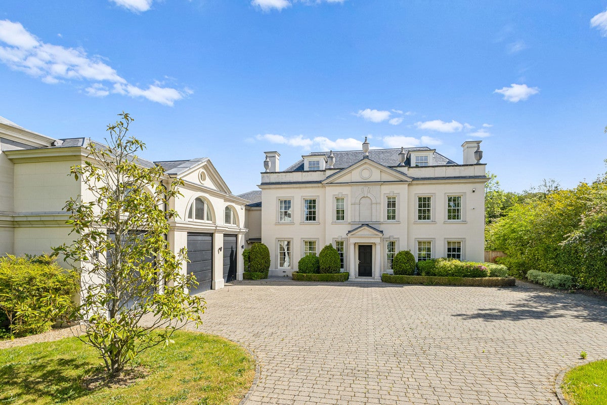 House Prince's Drive in Cobham