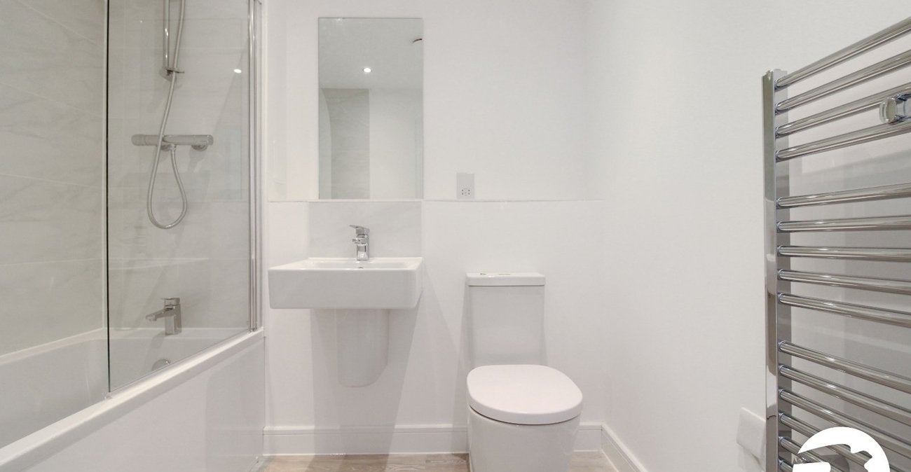 Flat Alkerden Lane in Dartford