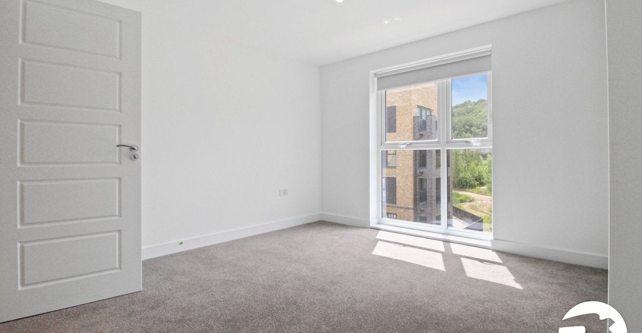 Flat Alkerden Lane in Dartford