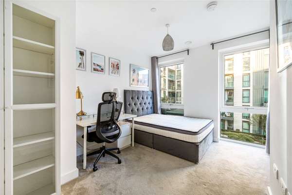 Flat Glenthorne Road in Greater London