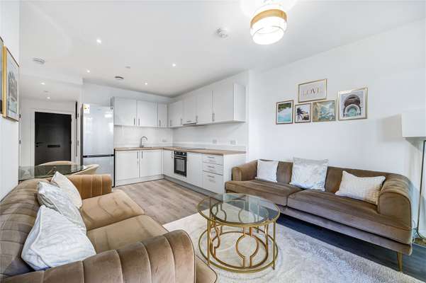 Flat Glenthorne Road in Greater London