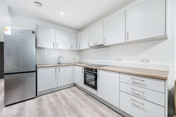 Flat Glenthorne Road in Greater London
