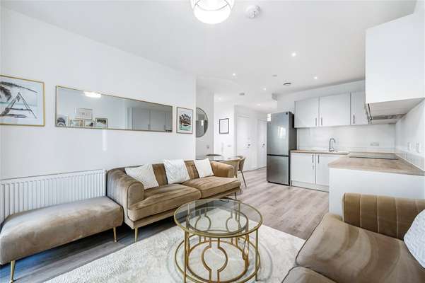 Flat Glenthorne Road in Greater London
