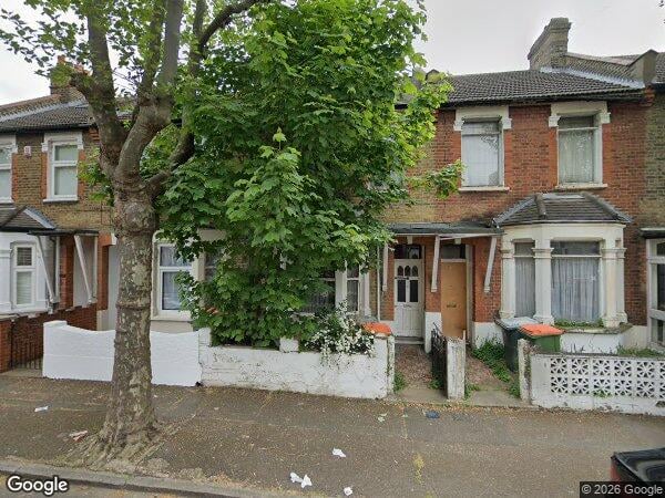 Room Hubert Road in Greater London
