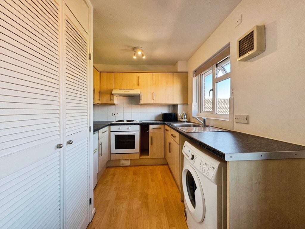 Flat Flaxfield Court in Basingstoke and Deane
