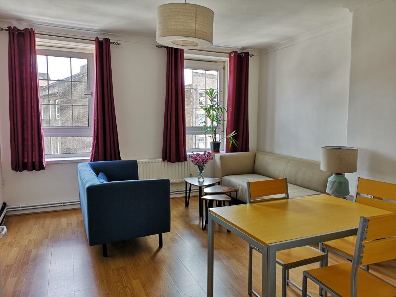Flat Toynbee Street in Greater London