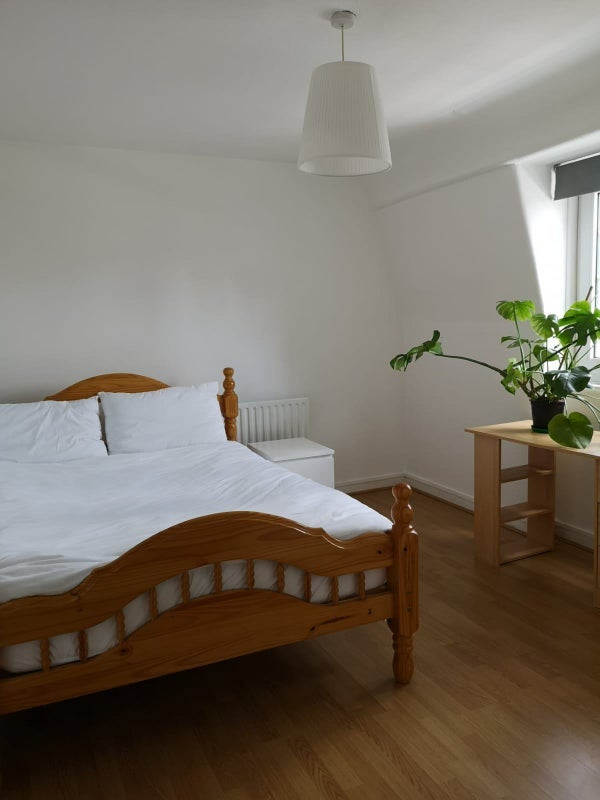 Flat Toynbee Street in Greater London