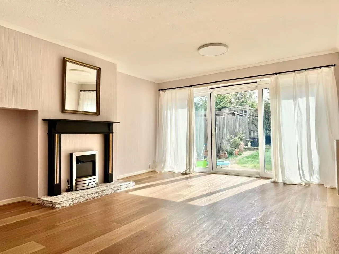 House Ferndown Avenue in London