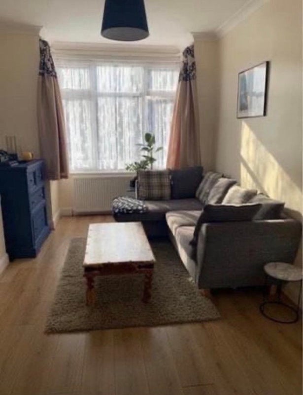 Room Ascot Road in Greater London