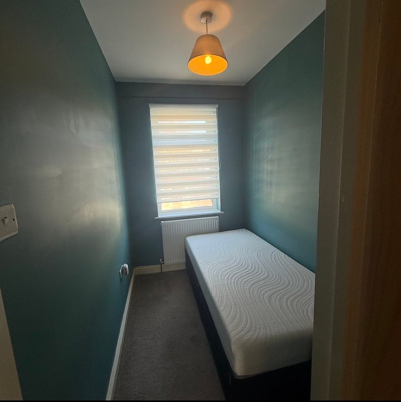 Room Ascot Road in Greater London