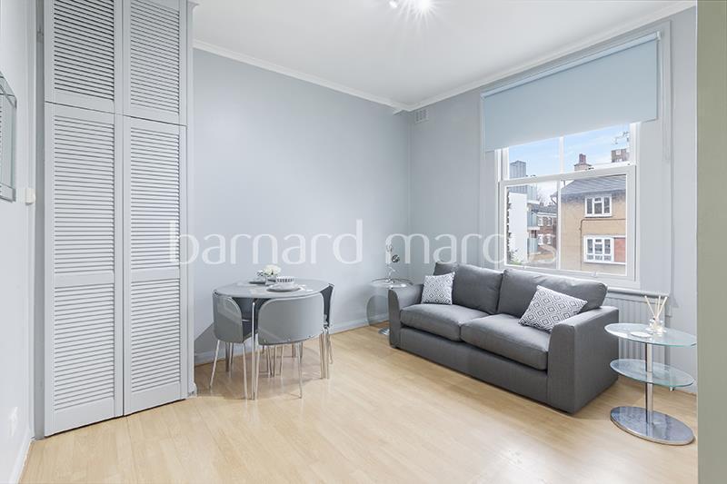 Flat Westwick Gardens in Greater London