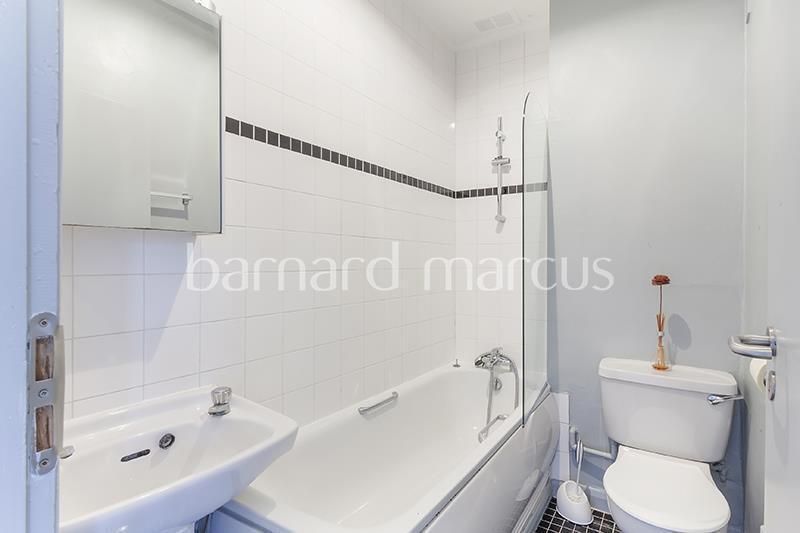 Flat Westwick Gardens in Greater London