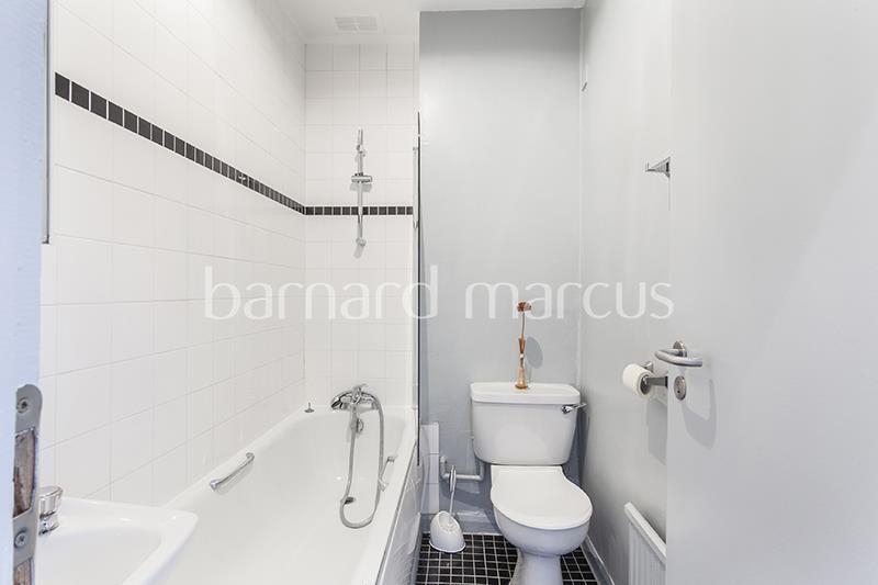 Flat Westwick Gardens in Greater London