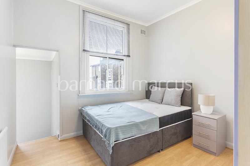 Flat Westwick Gardens in Greater London