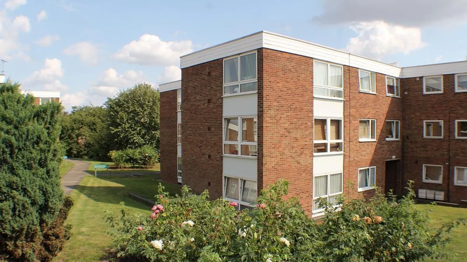 Flat Bembridge Gardens in Greater London