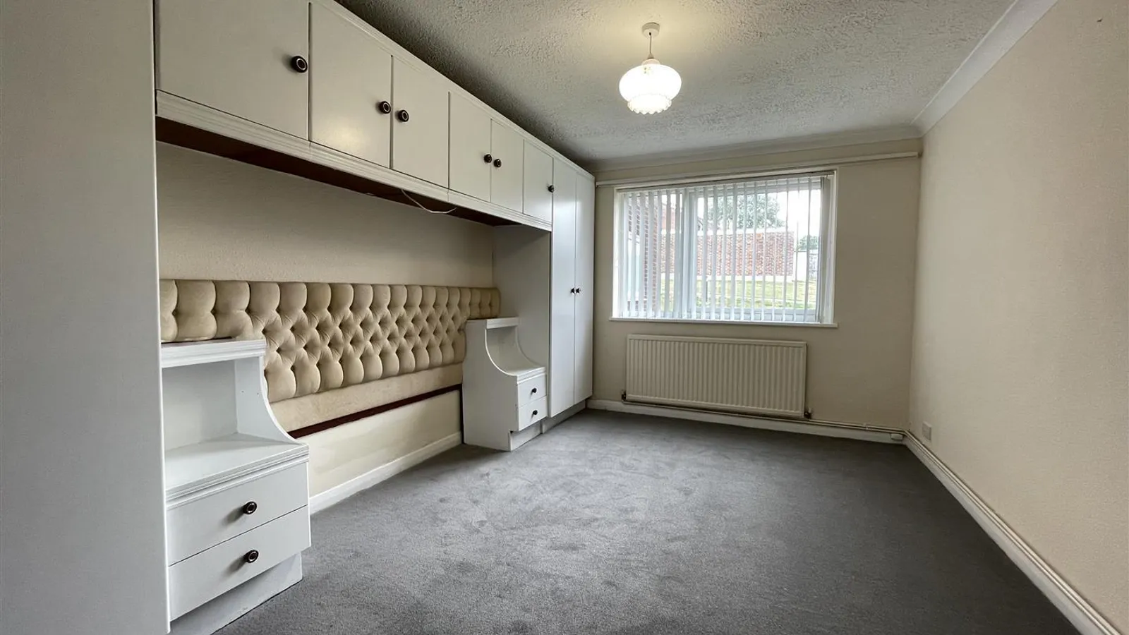 Flat Bembridge Gardens in Greater London