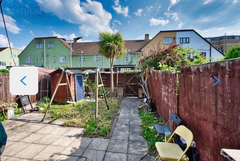 Room Maroon Street in Greater London