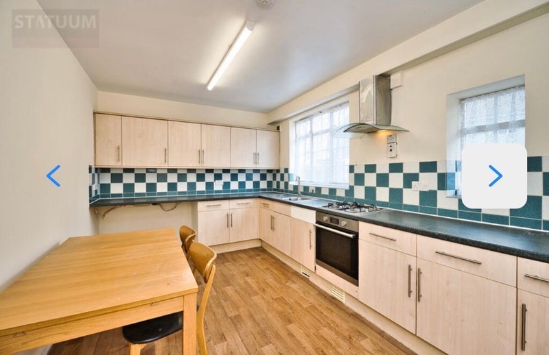 Room Maroon Street in Greater London
