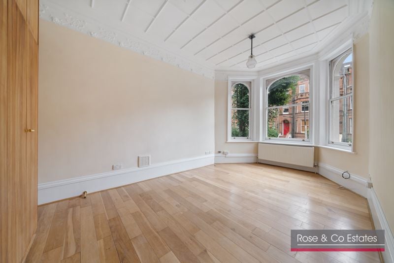 Flat Greencroft Gardens in Greater London