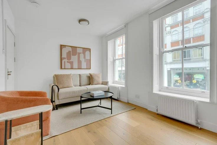 Flat Tottenham Court Road in Greater London