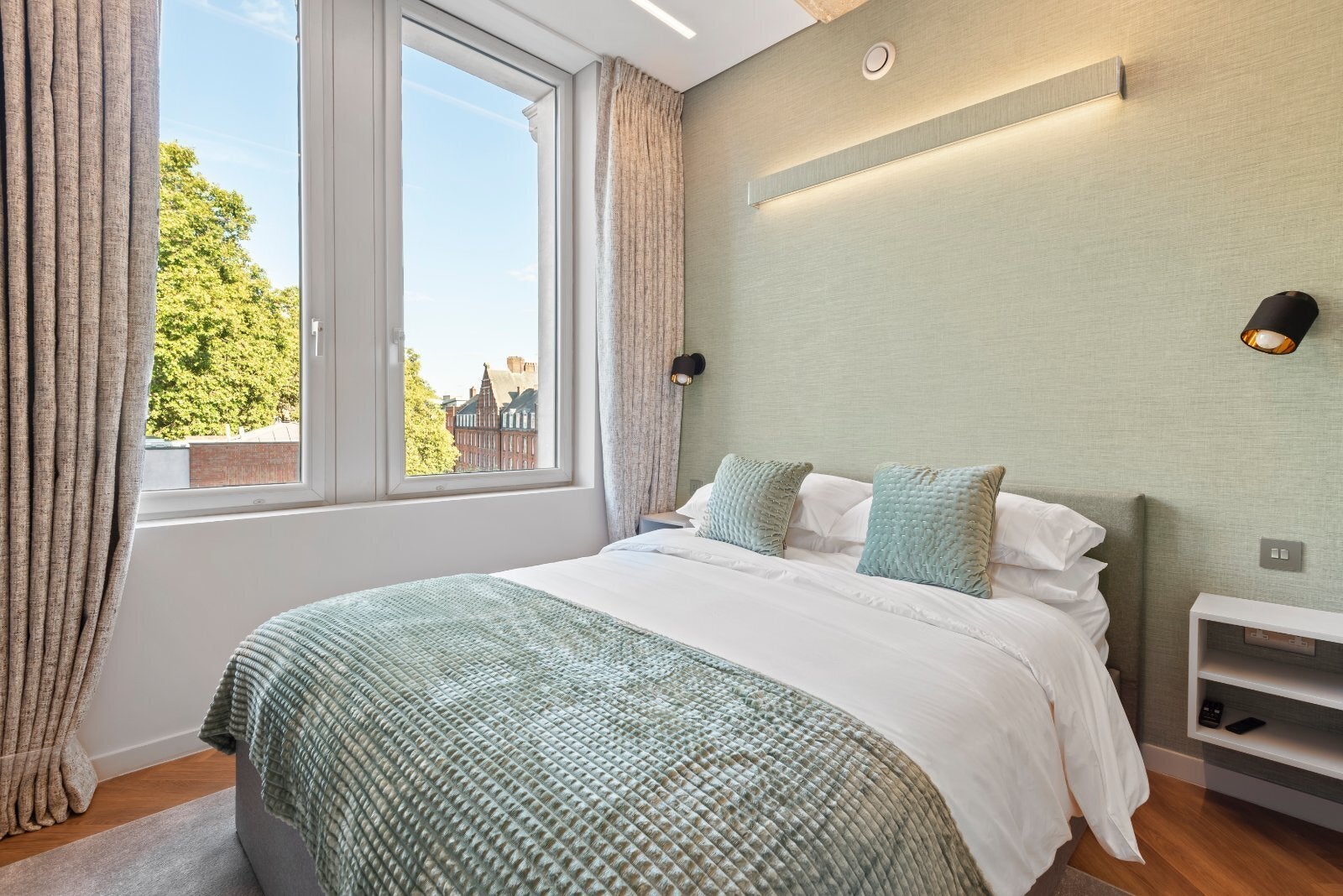 Flat Shoreditch High Street in Greater London