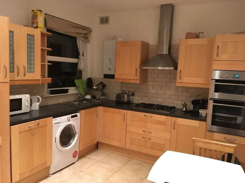 Room Melrose Avenue in Greater London
