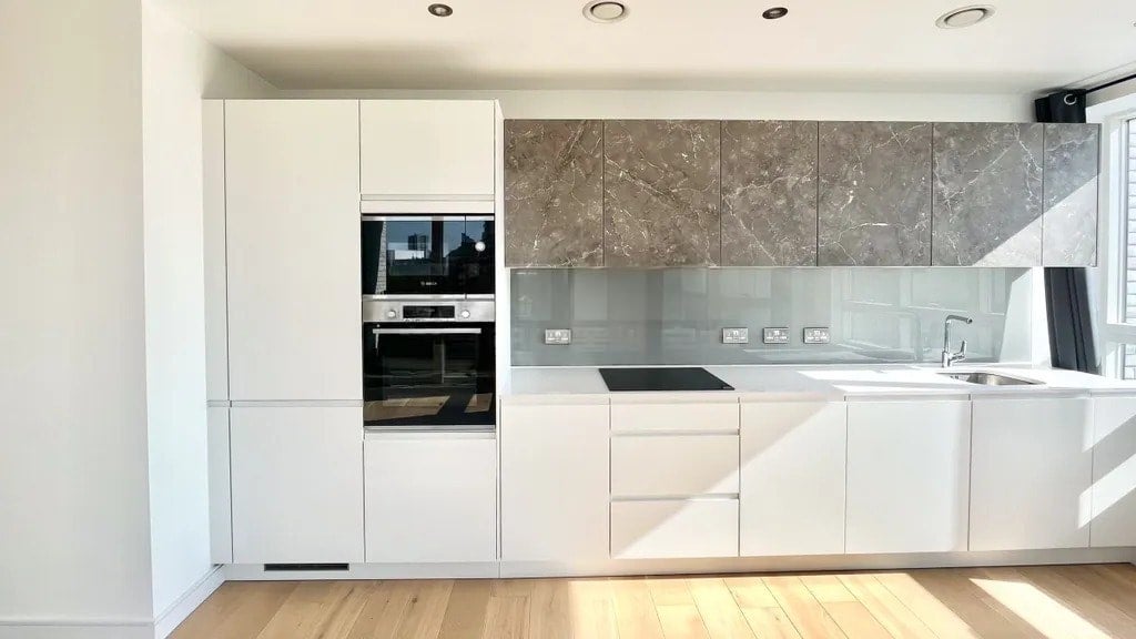 Flat Grant Road in Greater London