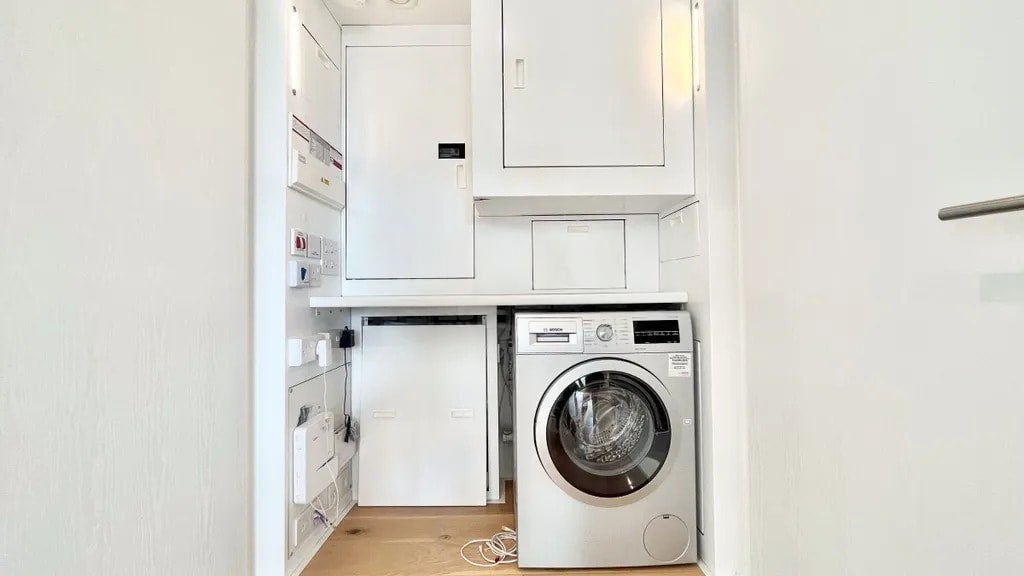 Flat Grant Road in Greater London