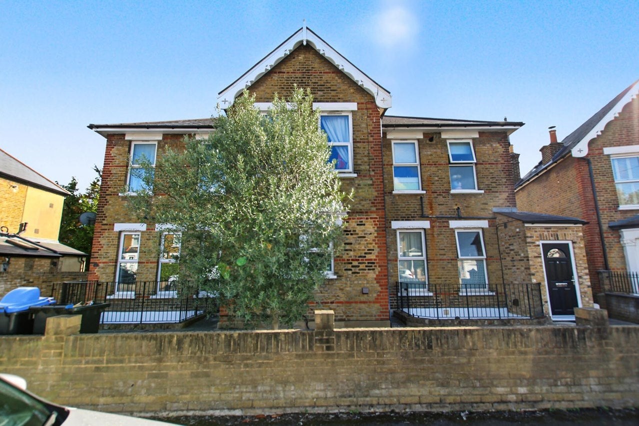 Flat Freta Road in Greater London