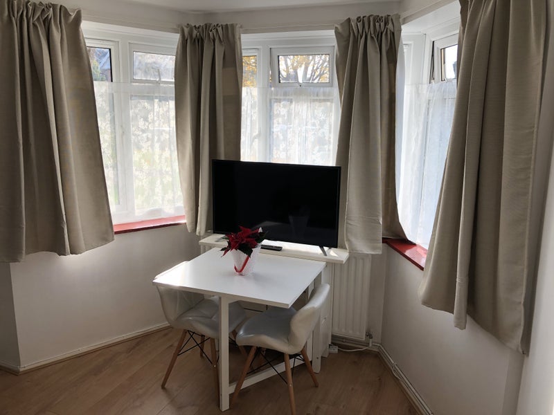 Flat Oakley Avenue in Greater London